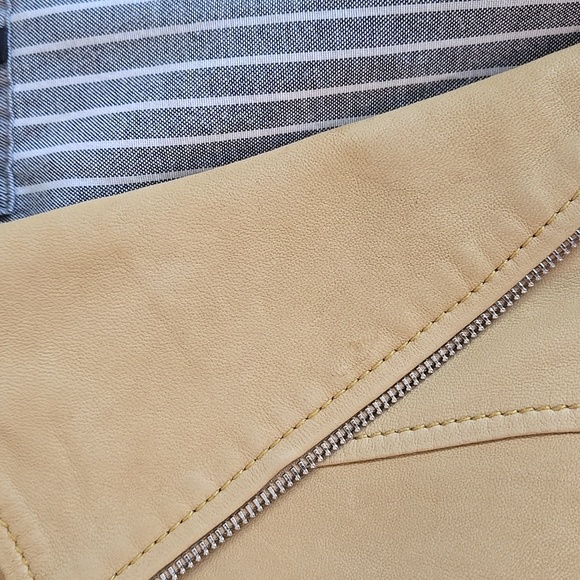 Jacket Massimo Dutti genuine sheep leather jacket, Color Cream Yellow, Size XS - Picture 13 of 15